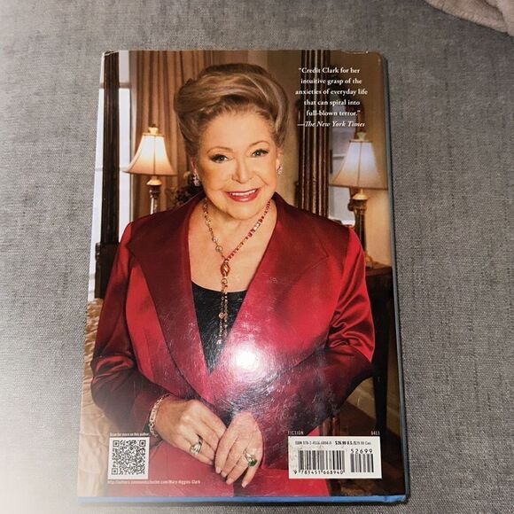 “Daddy’s Gone A Hunting” a novel by Mary Huggins Clark! - Picture 3 of 5